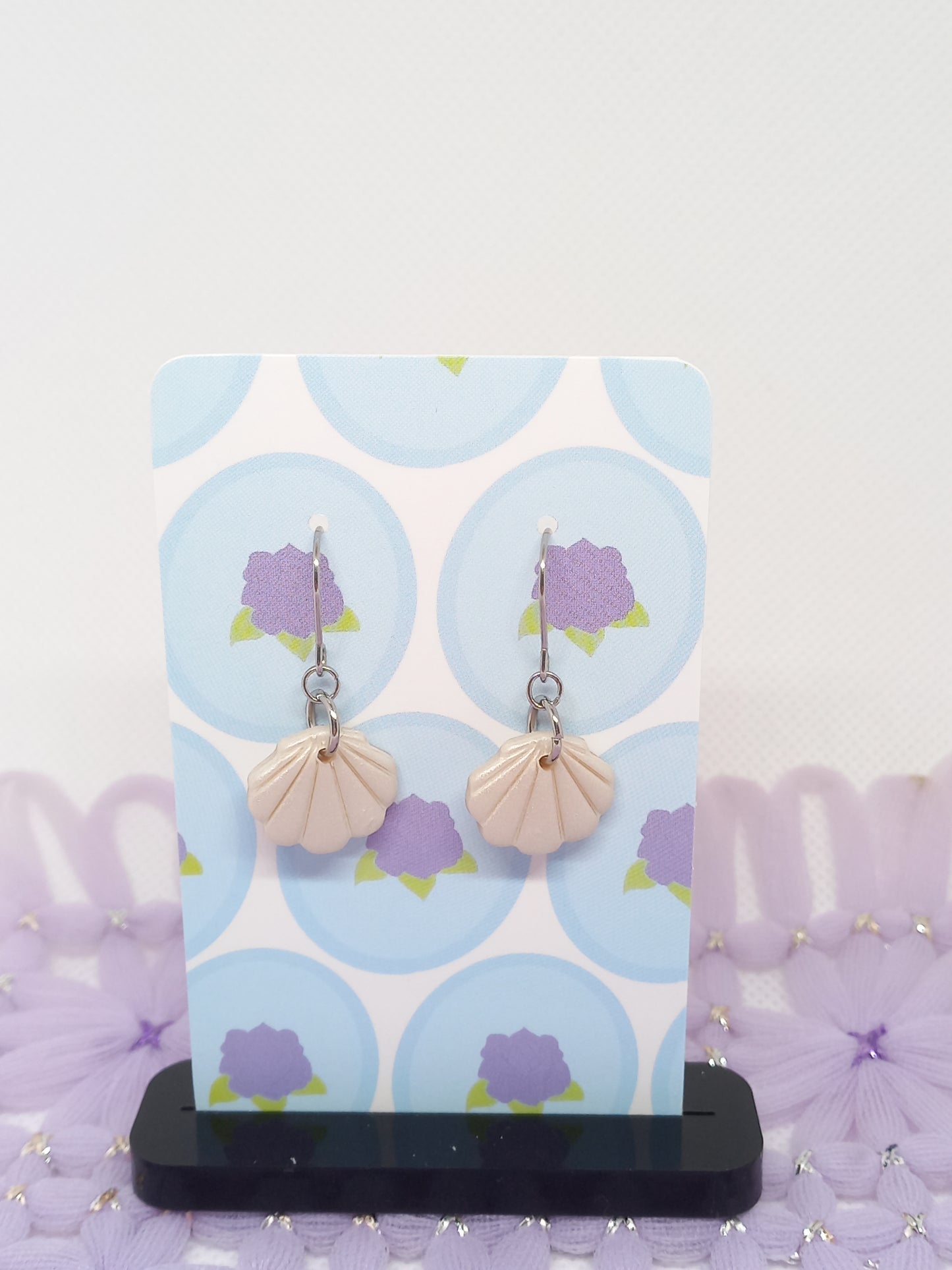 Creme Shimmery Sea Shell Earrings | Sea Critters