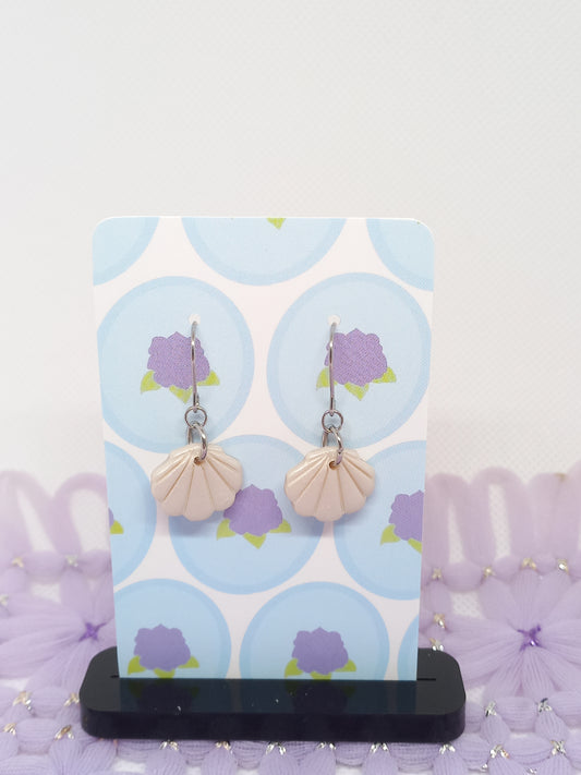 Creme Shimmery Sea Shell Earrings | Sea Critters