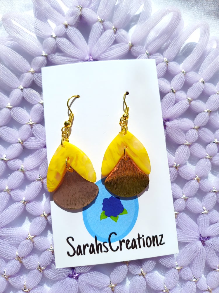 Yellow Marbled Botanical Drop Gold Earrings | Marbled Collection