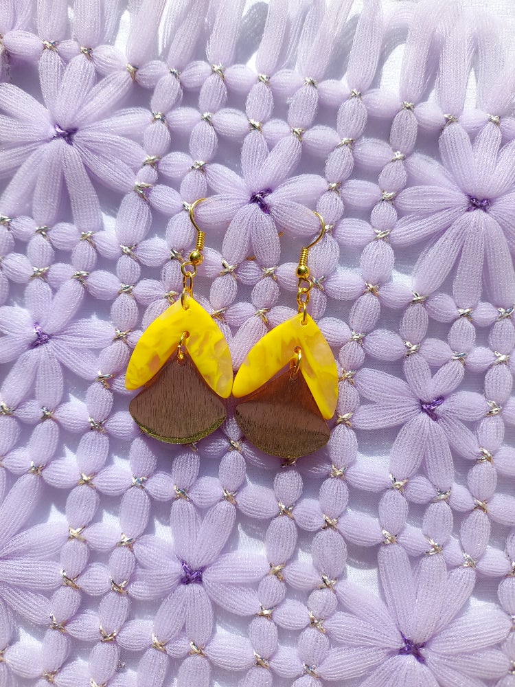 Yellow Marbled Botanical Drop Gold Earrings | Marbled Collection